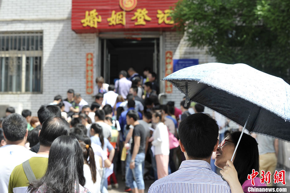 中國情侶扎堆5月20日登記結(jié)婚致服務器癱瘓