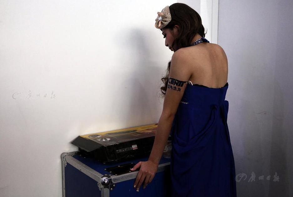 90后學(xué)生嫩模的放肆青春