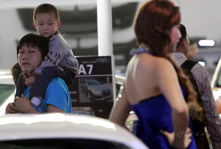 90后學(xué)生嫩模的放肆青春