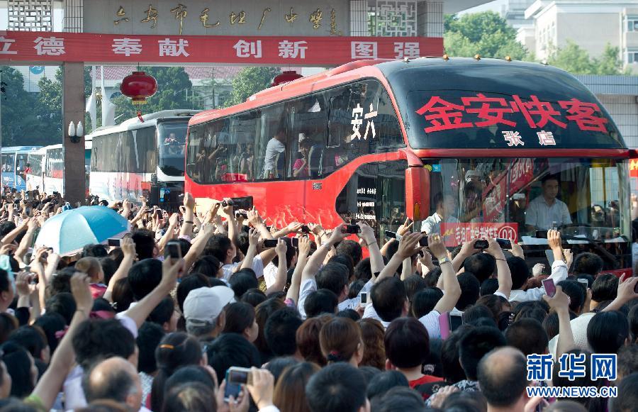 高考,我們來了!全國各地考生迎高考