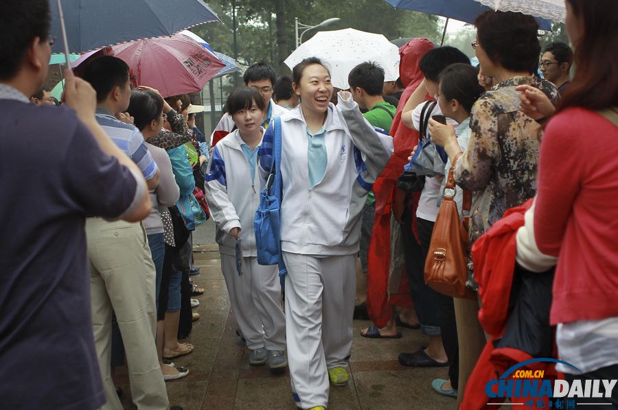 特刊：中國日報聚焦全國高考第一日