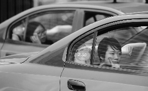 記者體驗(yàn)“藍(lán)標(biāo)”車:晚高峰擁堵10分鐘“跳”10元