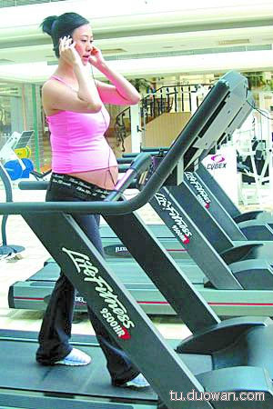 姚晨懷孕9個(gè)月大肚照曝光 女星罕見(jiàn)孕照妖嬈PK（組圖）