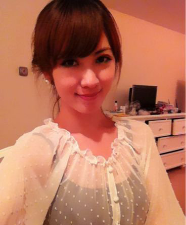 北大校花學(xué)歷造假遭圍觀 豪車生活照曝光(圖)