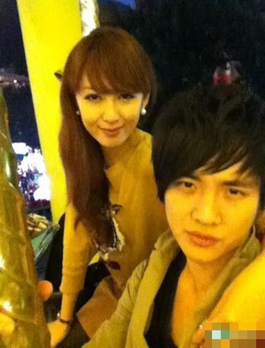 北大校花學(xué)歷造假遭圍觀 豪車生活照曝光(圖)