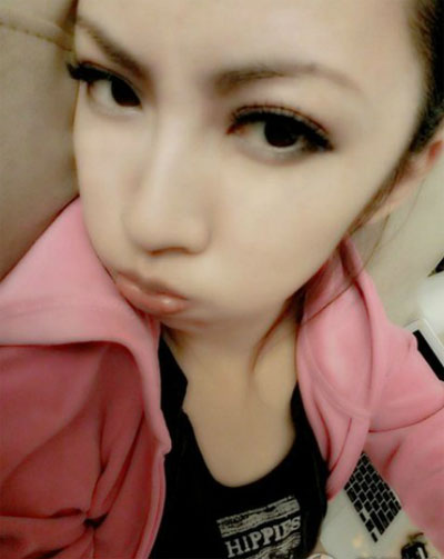 北大校花學歷造假遭圍觀 豪車生活照曝光(圖)