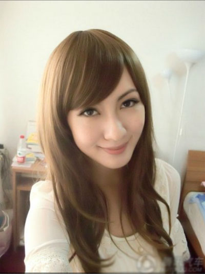 北大?；▽W歷造假遭圍觀 豪車生活照曝光(圖)