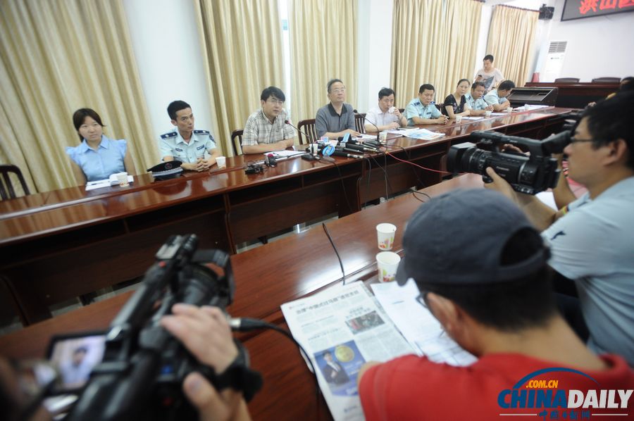 武漢公布“臥底城管”擺攤日記