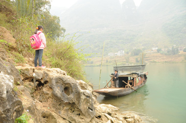 四千萬(wàn)貧困兒童困境調(diào)查：一天兩頓飯 干糧是午餐