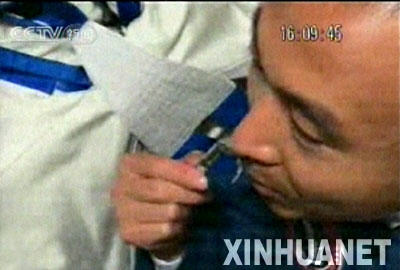 圖解航天員太空休閑生活：翻跟頭看風(fēng)景騎自行車(chē)