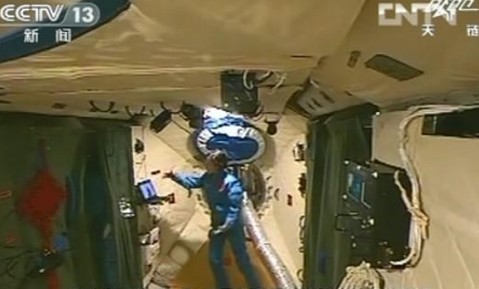 圖解航天員太空休閑生活:翻跟頭看風景騎自行車