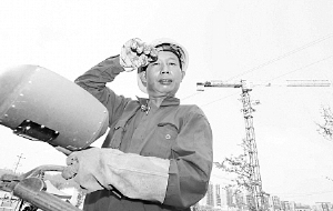 民工工資過萬秒殺白領 網(wǎng)友：還敢說是搬磚的？