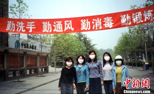 畢業群像：50后深情“送戰友” 90后別樣致青春