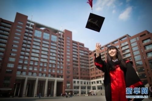 人大女神走紅 康逸琨私房照PK奶茶MM章澤天(圖)