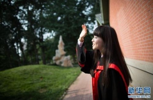 人大女神走紅 康逸琨私房照PK奶茶MM章澤天(圖)