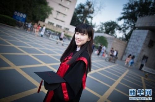 人大女神走紅 康逸琨私房照PK奶茶MM章澤天(圖)