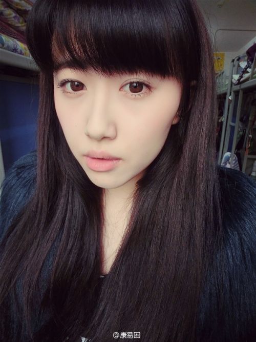 人大女神走紅 康逸琨私房照PK奶茶MM章澤天(圖)