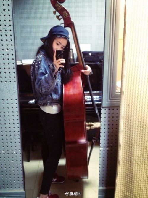 人大女神走紅 康逸琨私房照PK奶茶MM章澤天(圖)