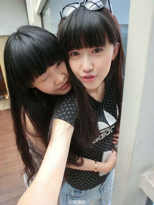 人大女神走紅 康逸琨私房照PK奶茶MM章澤天(圖)