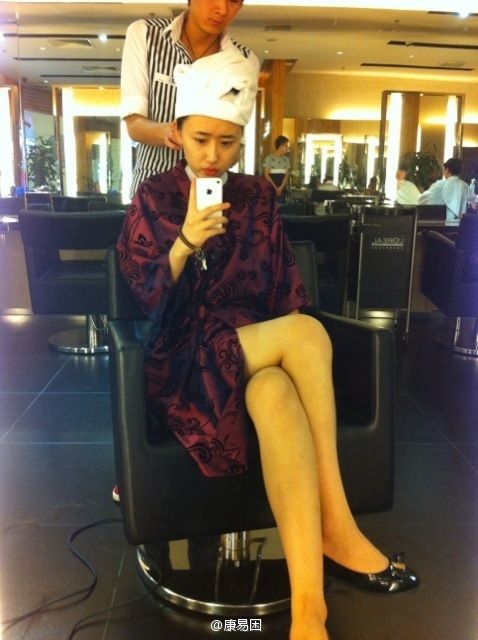 人大女神走紅 康逸琨私房照PK奶茶MM章澤天(圖)