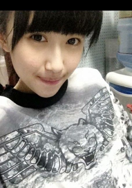 人大女神走紅 康逸琨私房照PK奶茶MM章澤天(圖)