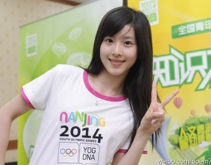 人大女神走紅 康逸琨私房照PK奶茶MM章澤天(圖)