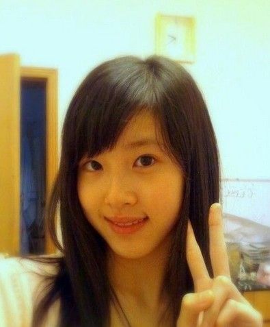 人大女神走紅 康逸琨私房照PK奶茶MM章澤天(圖)