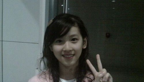 人大女神走紅 康逸琨私房照PK奶茶MM章澤天(圖)