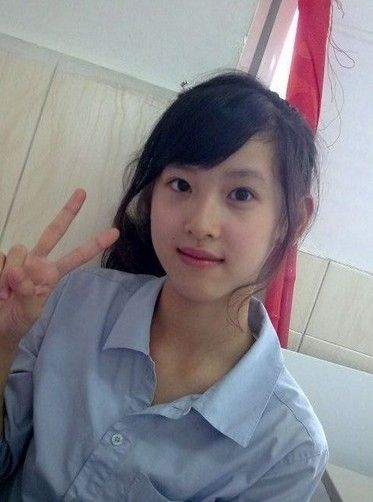 人大女神走紅 康逸琨私房照PK奶茶MM章澤天(圖)