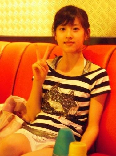 人大女神走紅 康逸琨私房照PK奶茶MM章澤天(圖)