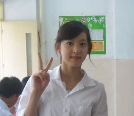 人大女神走紅 康逸琨私房照PK奶茶MM章澤天(圖)