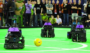 中國足球捧了世界杯——原來是機器人!(組圖)