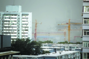 吹空調(diào)拿補(bǔ)貼 頂烈日沒(méi)人管