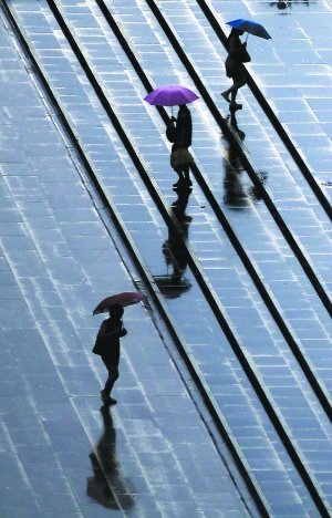 吹空調(diào)拿補(bǔ)貼 頂烈日沒(méi)人管