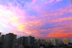 吹空調(diào)拿補(bǔ)貼 頂烈日沒(méi)人管