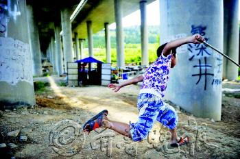 留守娃的甜蜜暑假（組圖）