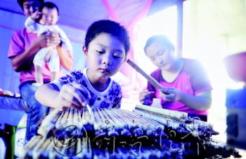 留守娃的甜蜜暑假（組圖）