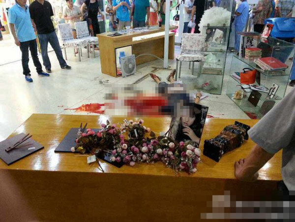 上海一男子商場捅殺女子后自殺未遂