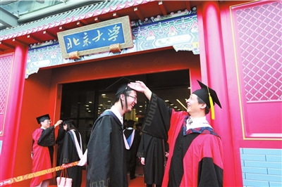 北大校長(zhǎng)引《致青春》寄語(yǔ)畢業(yè)生