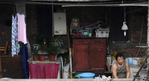 現(xiàn)實版豬籠城寨似古羅馬斗獸場 攝影師鏡頭再現(xiàn)蝸居心酸(圖)