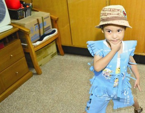 快遞包裝做出兒子演出服 漳州