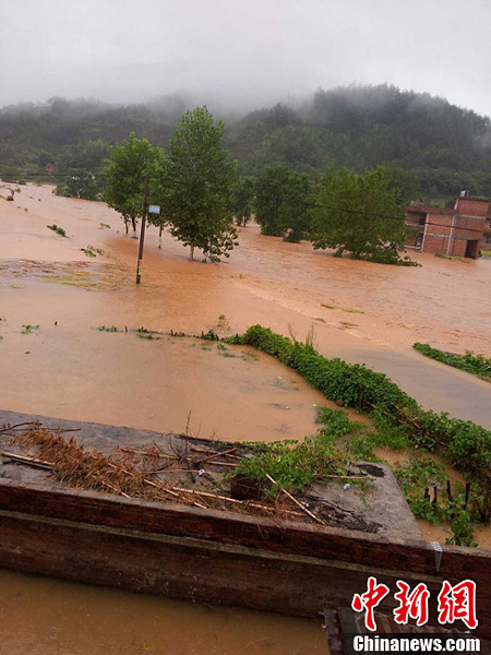 “蘇力”攜暴雨侵襲江西 贛南局地受淹嚴(yán)重