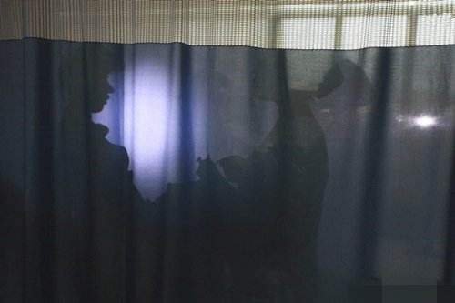 5位前男友不知誰是孩兒爸陪同人流 揭秘少女人流現(xiàn)場(圖)