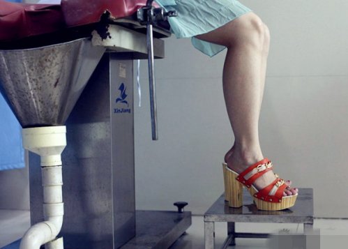 5位前男友不知誰是孩兒爸陪同人流 揭秘少女人流現場(圖)