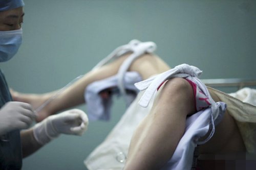 5位前男友不知誰是孩兒爸陪同人流 揭秘少女人流現(xiàn)場(chǎng)(圖)