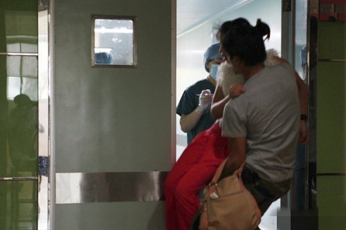 5位前男友不知誰是孩兒爸陪同人流 揭秘少女人流現場(圖)