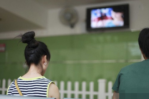 5位前男友不知誰是孩兒爸陪同人流 揭秘少女人流現場(圖)