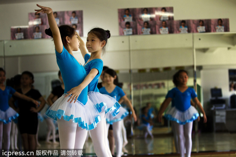 圖片故事：城中村孩子美麗芭蕾夢(mèng)