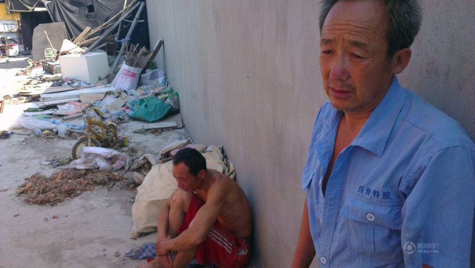 組圖：3歲雙胞胎兄弟席地而睡遭貨車碾壓哥哥死亡