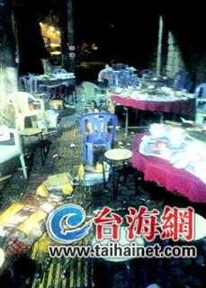 燒烤城員工攬客起糾紛 男子叫來30多人吃